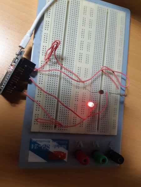 Arduino ESP32  光敏電阻 小夜燈