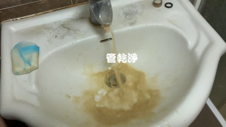 洗水管 水管流出黑色髒水？ 桃園 大興路 洗水管 (管乾淨)