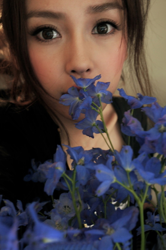 4D72357539.jpg