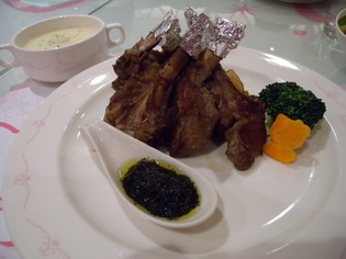 法式香料羊排--特殊烹調去除羊排腥味並加入法式香料燻烤
