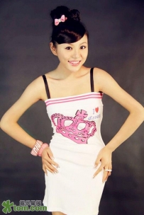 吳婷夏日清涼寫真露姣好身材展俏皮本色