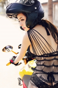 皮膚身材都超好的美女，看的直癢癢[12P]