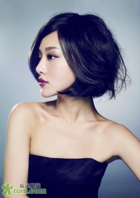 鄧家佳變身多面嬌娃妝容驚豔氣場強大