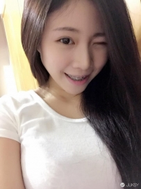 讓人幸福感十足　北市商微肉感正妹周安婕