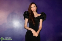 吳佩慈戴千萬珠寶深V長裙秀完美身材