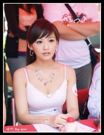 王怡仁 美胸長腿 一次看個夠
