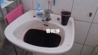 水龍頭流出黑油? 新竹 南寮 中光路 水管清洗 (管乾淨)