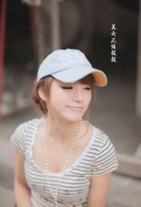 蠻甜美的美女-暖央